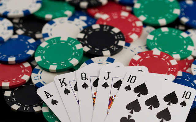Người luật chơi bài Poker để giải quyết tranh chấp